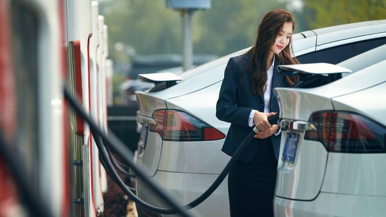 中国已有近5000万辆新能源汽车,用过的电池会去哪儿?